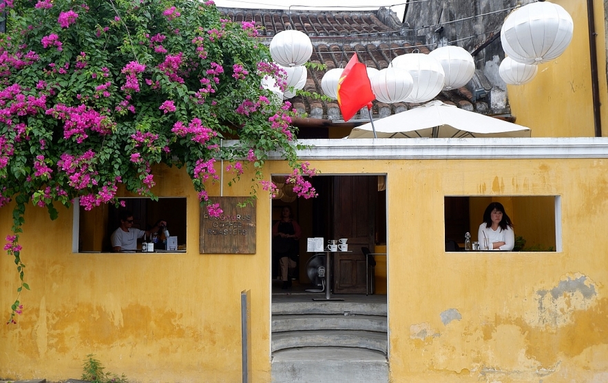 cafe windows frame ideal check in place in hoi an