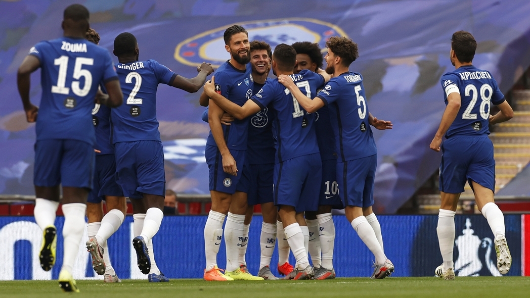 Goal-scorers olivier giroud and mason mount celebrate with their team-mates after chelsea's second