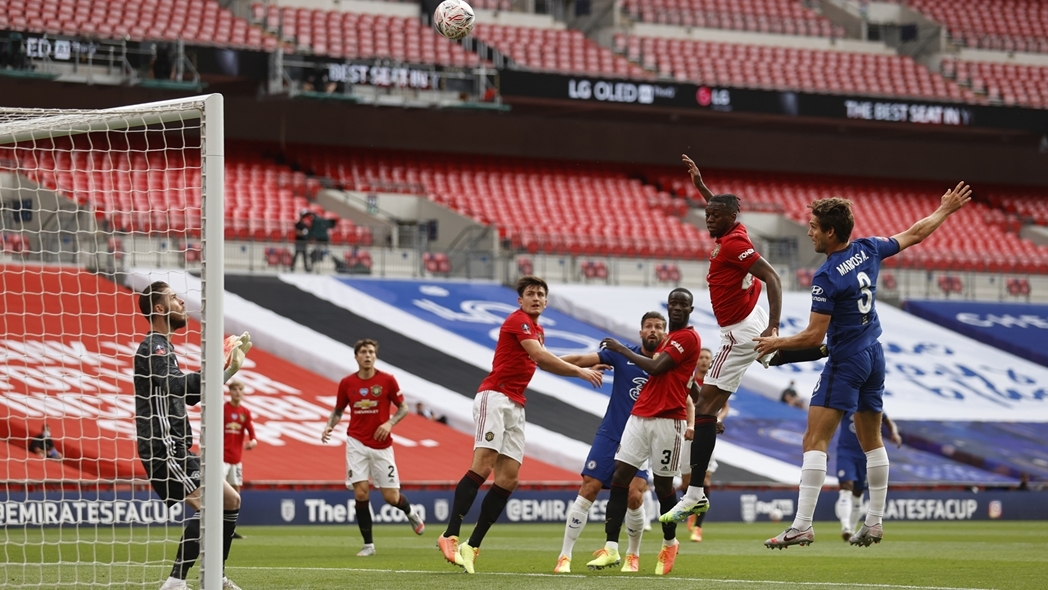 Aloson watches his header fly over manchester united goal 