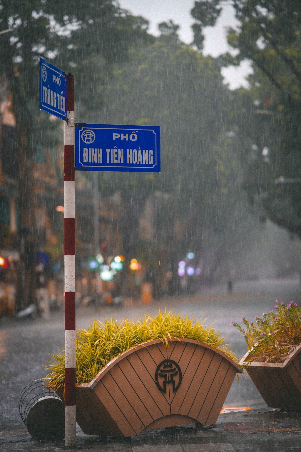 Dinh Tien Hoang, Trang Tien street, Hoan Kiem district, Hanoi in the rain