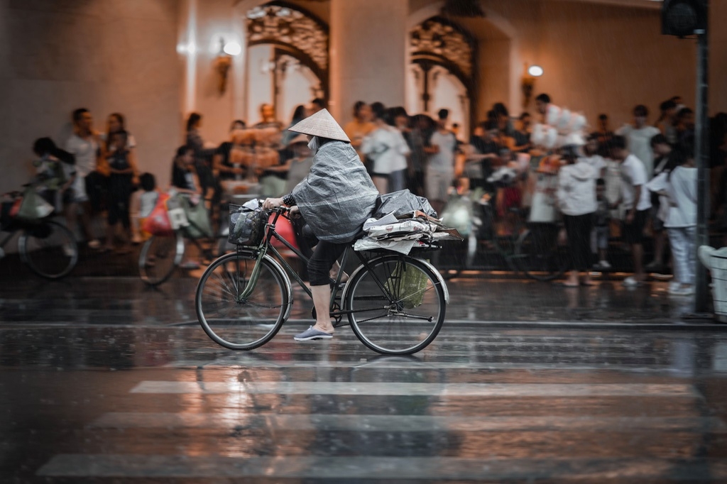 Dreamy corners of Hanoi in summer rains