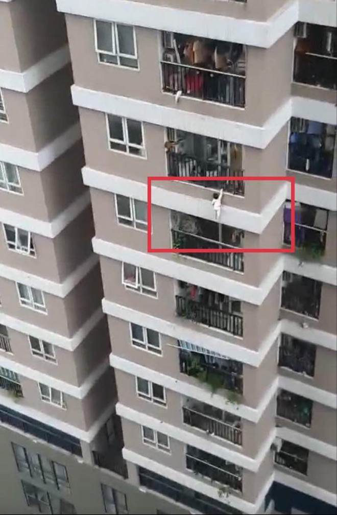 Man catches 4-year-old falling from 2nd floor