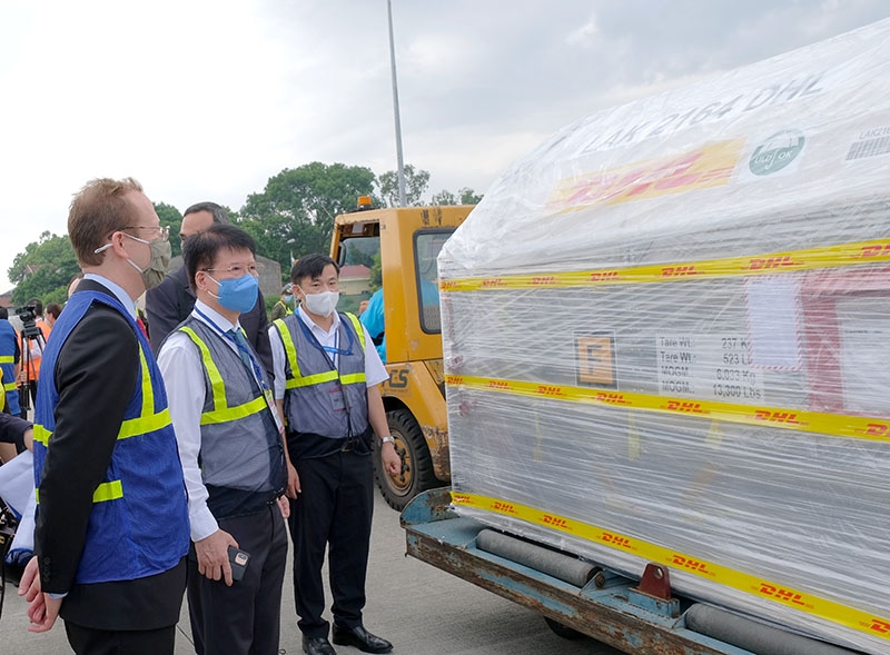 over 97000 pfizer vaccine doses arrive in vietnam