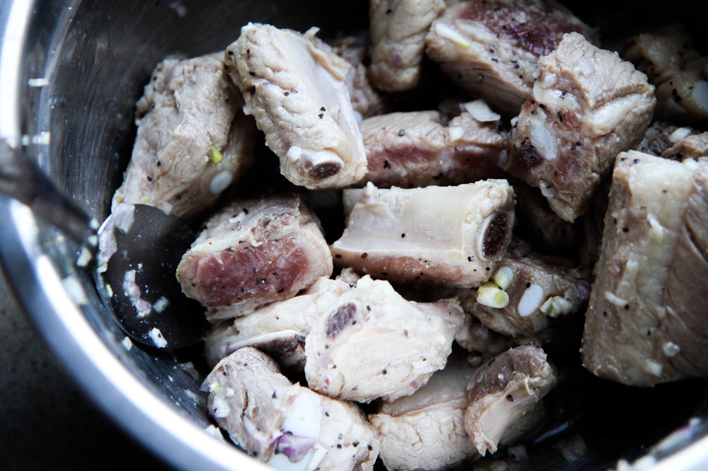 Recipe for a Perfect Vietnamese Pork Spare Rib Noodle Soup - Video