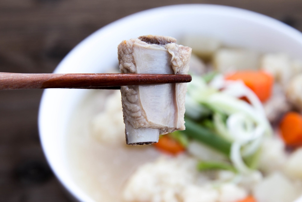 Recipe for a Perfect Vietnamese Pork Spare Rib Noodle Soup - Video