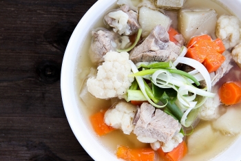 Recipe for a Perfect Vietnamese Pork Spare Rib Noodle Soup - Video