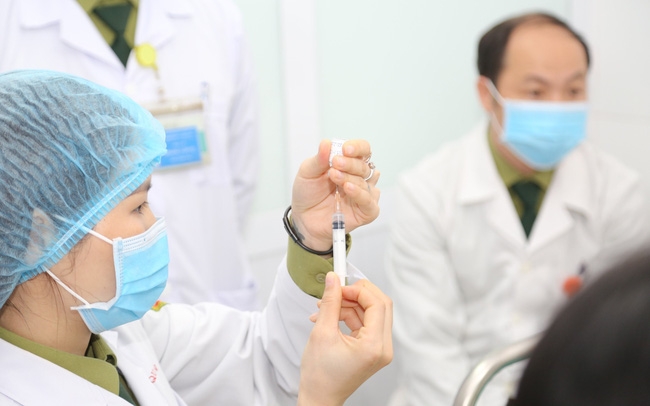 Health Ministry Refutes Singaporean Newspaper Prediction about Vietnam’s Vaccine Rollout