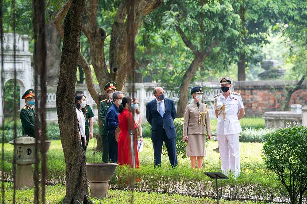 In Photos: UK Defense Secretary Visits Temple Of Literature