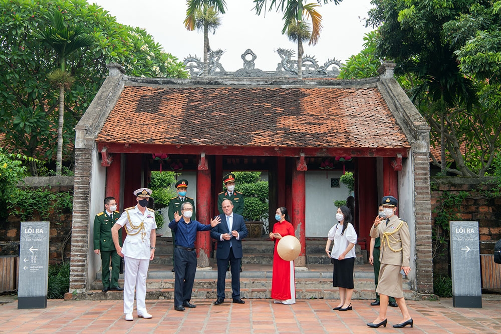 In Photos: UK Defense Secretary Visits Temple Of Literature