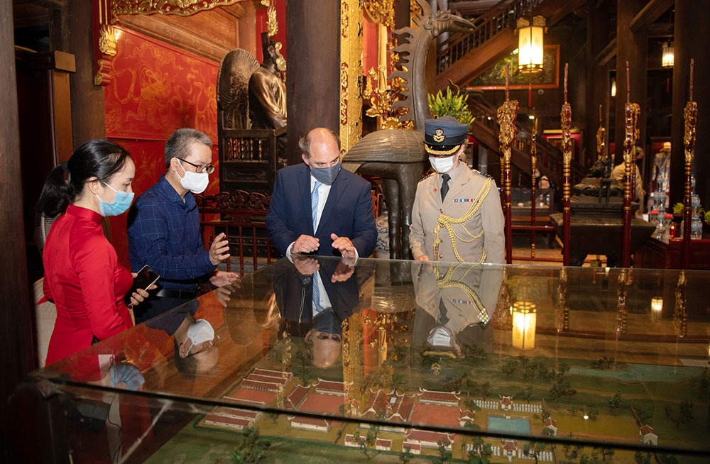 In Photos: UK Defense Secretary Visits Temple Of Literature