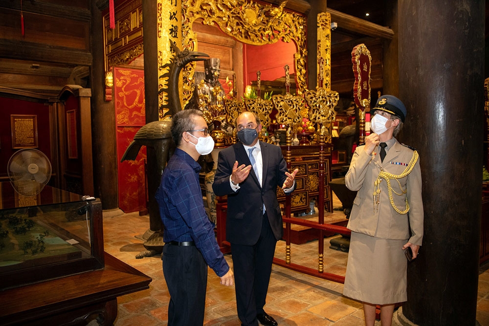In Photos: UK Defense Secretary Visits Temple Of Literature
