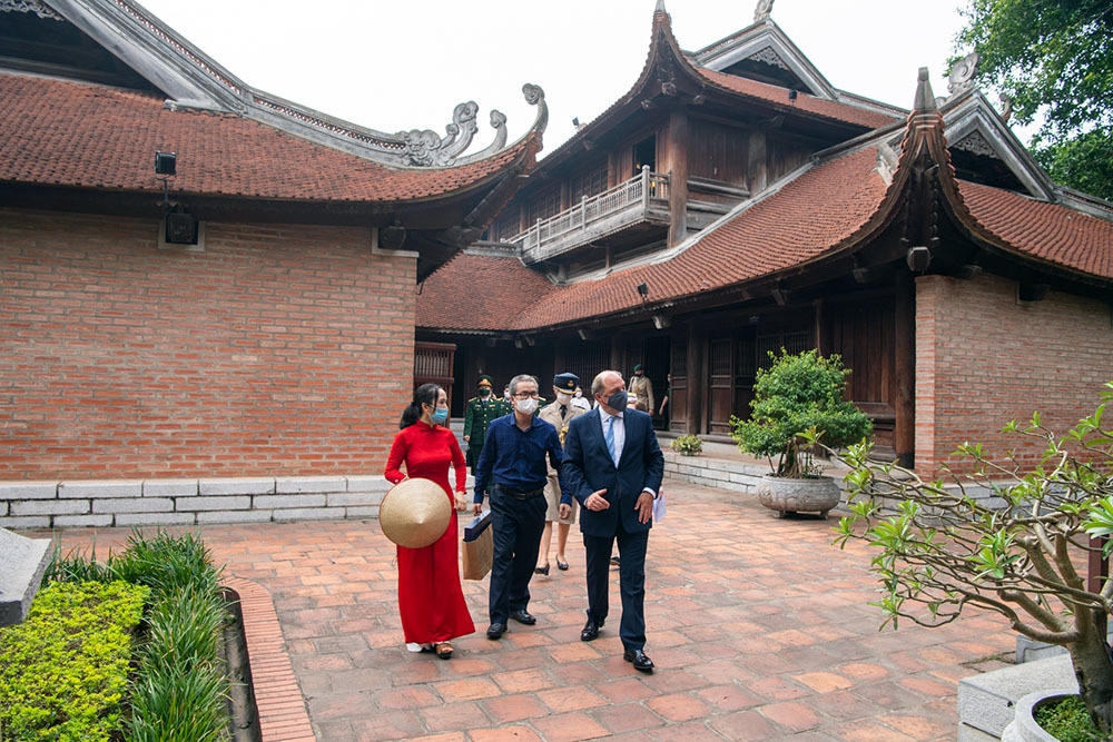 In Photos: UK Defense Secretary Visits Temple Of Literature