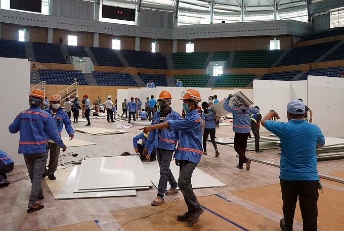 construction of makeshift field hospital in da nang underway