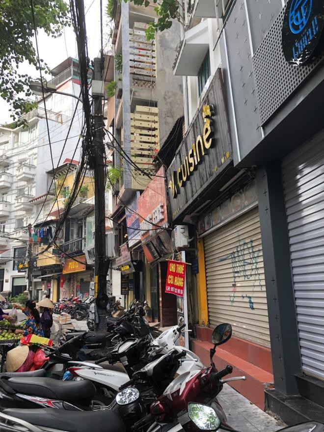 Dozens of dining establishments and accommodations closed in Hanoi Old Quarter