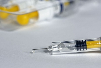 russia unveils covid 19 vaccine before completing trials