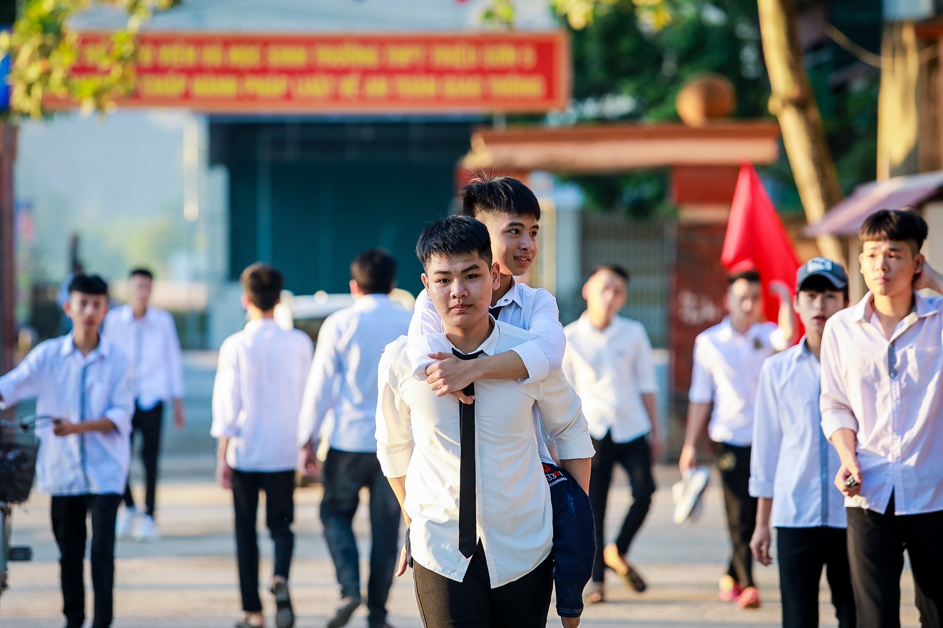 boy carries handicapped friend piggyback to school over 10 years