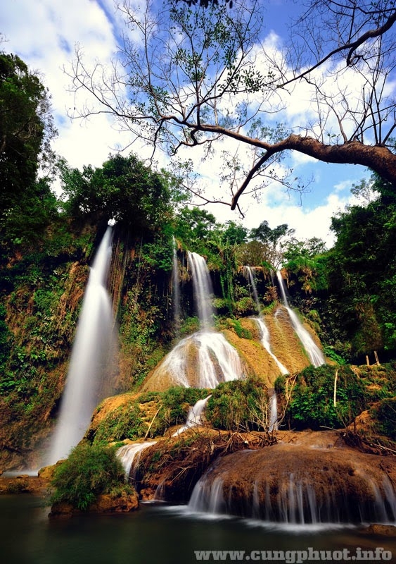 Marvelous Dai Yem waterfall in Moc Chau plateau