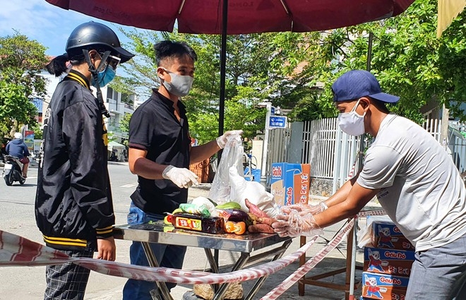 ‘Zero dong’ food stores for COVID-19-stricken people in Da Nang