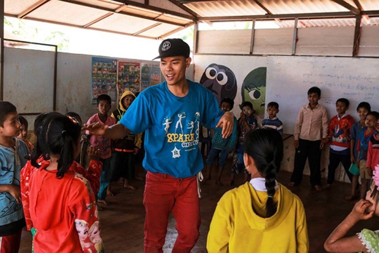 Tuan is pictured teaching Vietnamese children the hip-hop moves
