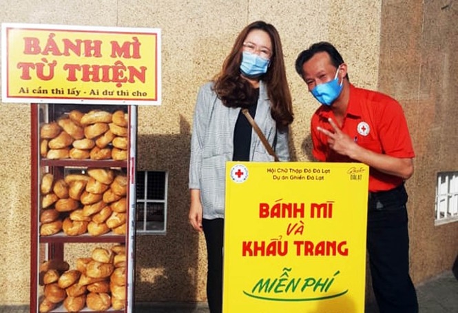 Free bread and face masks lockers in Da Lat during COVID-19 time