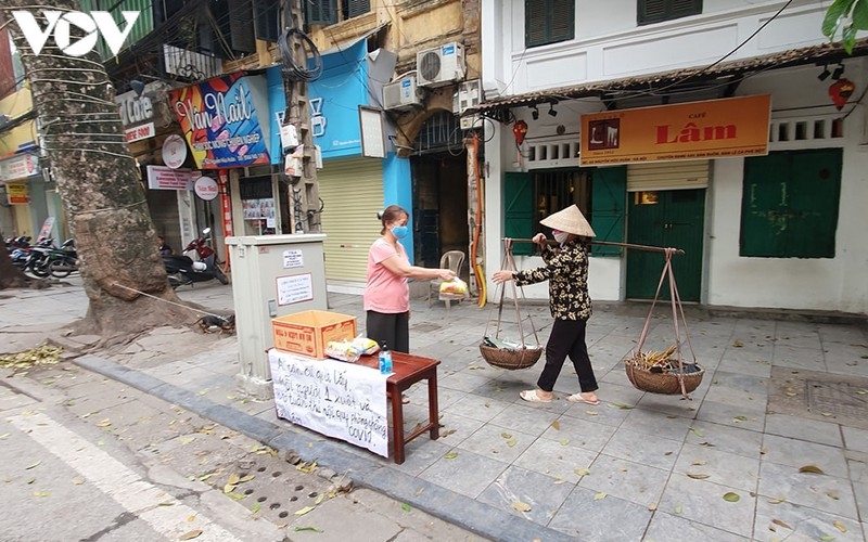 Street vendors, an enduring cultural beauty of Hanoi