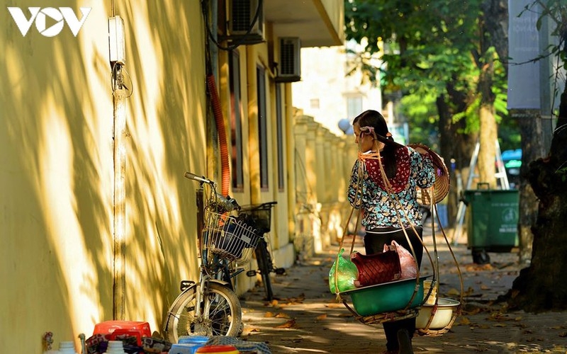 Street vendors, an enduring cultural beauty of Hanoi