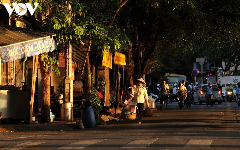 Street vendors, an enduring cultural beauty of Hanoi