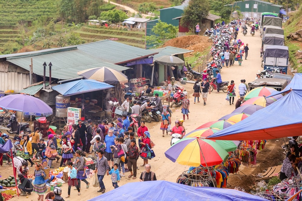 The alluring cultural beauty of moutainous market in Lao Cai