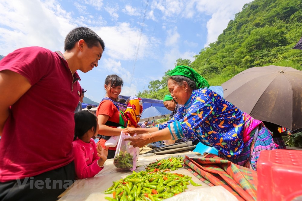 The alluring cultural beauty of moutainous market in Lao Cai