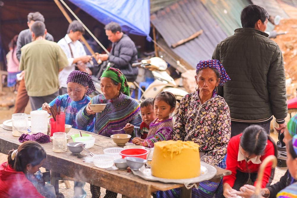 The alluring cultural beauty of moutainous market in Lao Cai