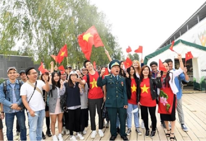 In pictures: Vietnam's impressive shooting performance in 2020 Tank Biathlon’s qualifying match