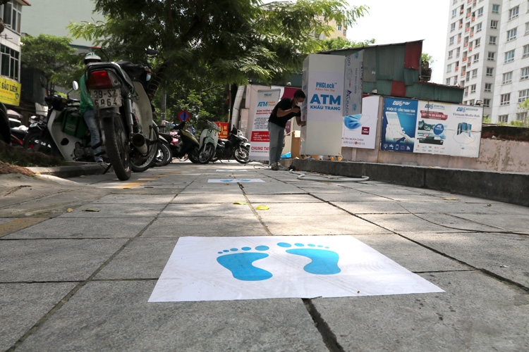 Free face mask atm with automatic facial recognition utility appears in hanoi