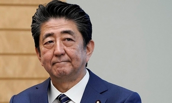 shinzo abe resignation japanese and international reactions potential politicians to replace his place impacts on economy