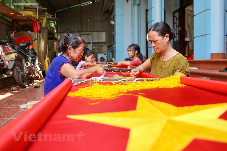 The village with 75 year tradition of embroidering national flags