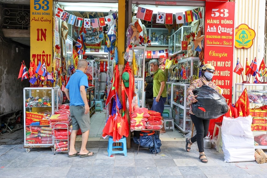 The village with 75 year tradition of embroidering national flags