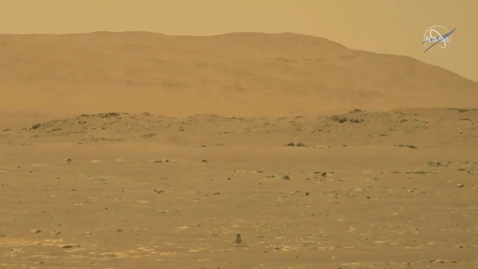 nasa looking for four people to live on mars for a year