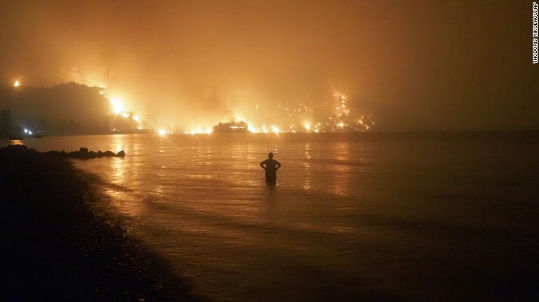 Blaze Sweeps Through Athens Suburbs in Fifth Day of Greece Wildfires