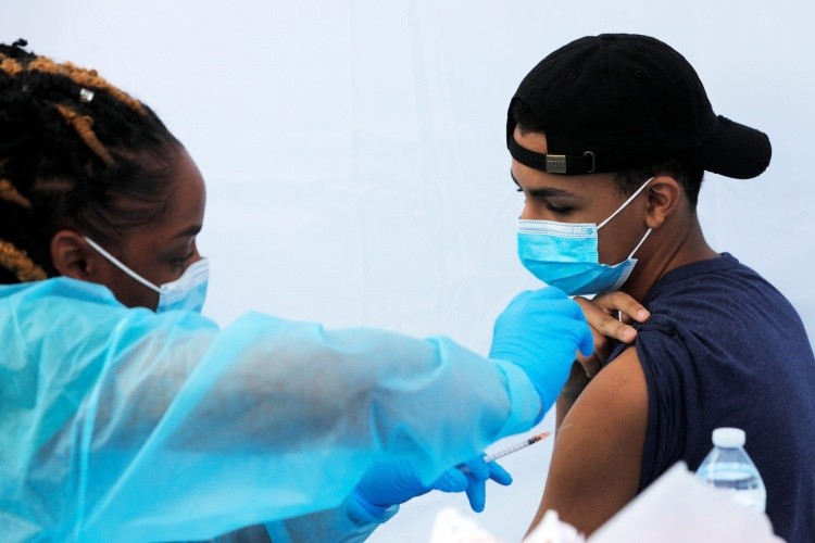 ho chi minh city to vaccinate 200000 foreigners