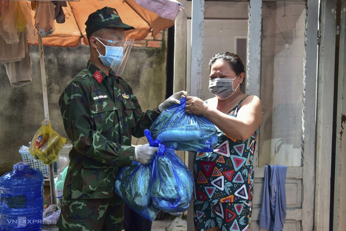 new shopping model in hcmc amid social distancing