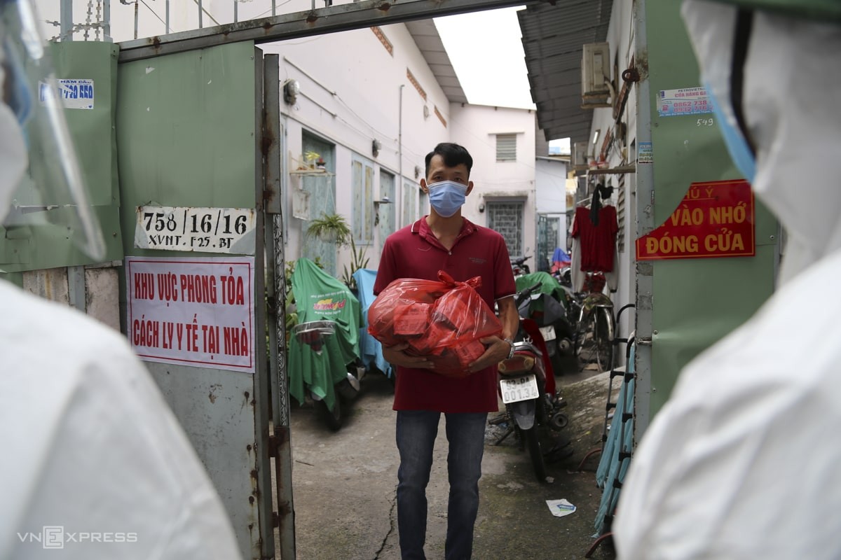 New Shopping Model in HCMC Amid Social Distancing