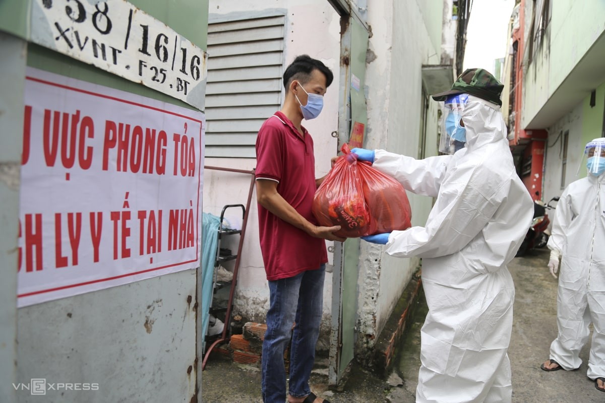 New Shopping Model in HCMC Amid Social Distancing