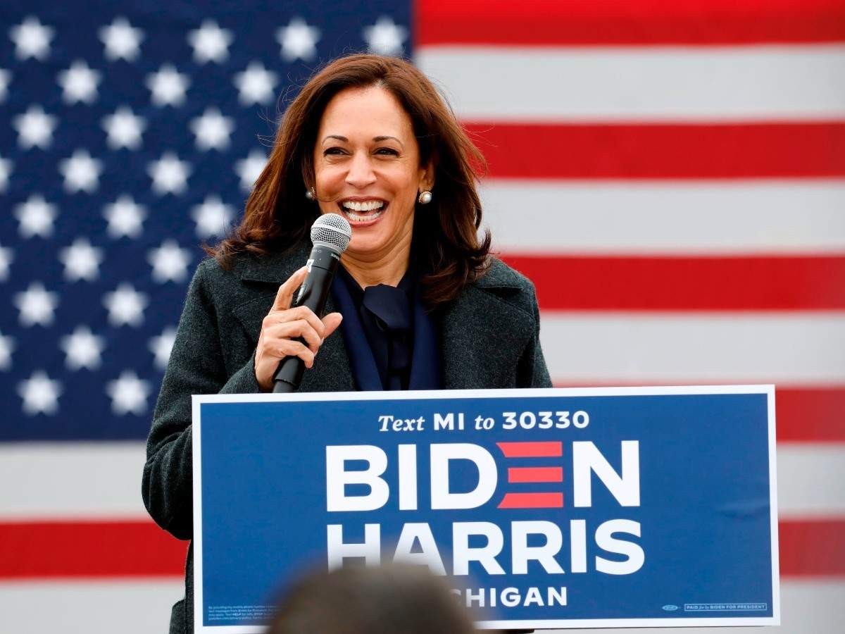 US Vice President Kamala Harris Touches Down in Hanoi