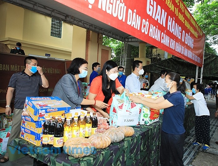 Organizations, Individuals Support Hanoi in Covid-19 Fight