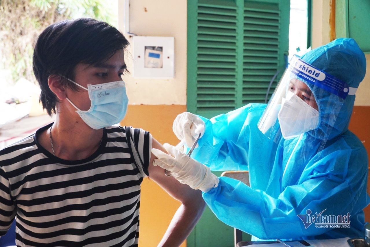 Homeless People in HCMC Get Covid Vaccine