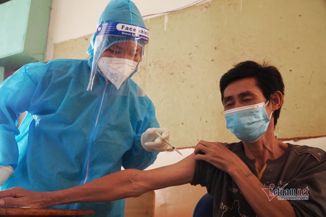 Homeless People in HCMC Get Covid Vaccine