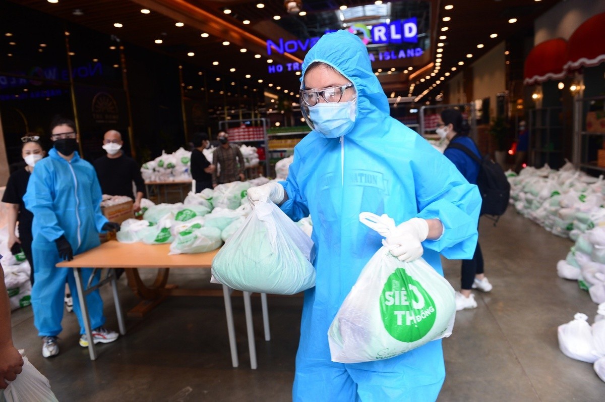 vietnamese celebs volunteer to join covid frontline