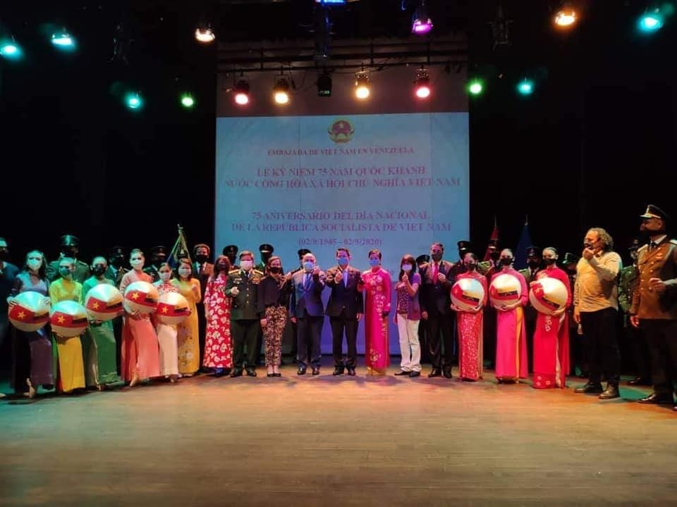 Overseas Vietnamese in Canada, Malaysia Celebrate Vietnam's National Day