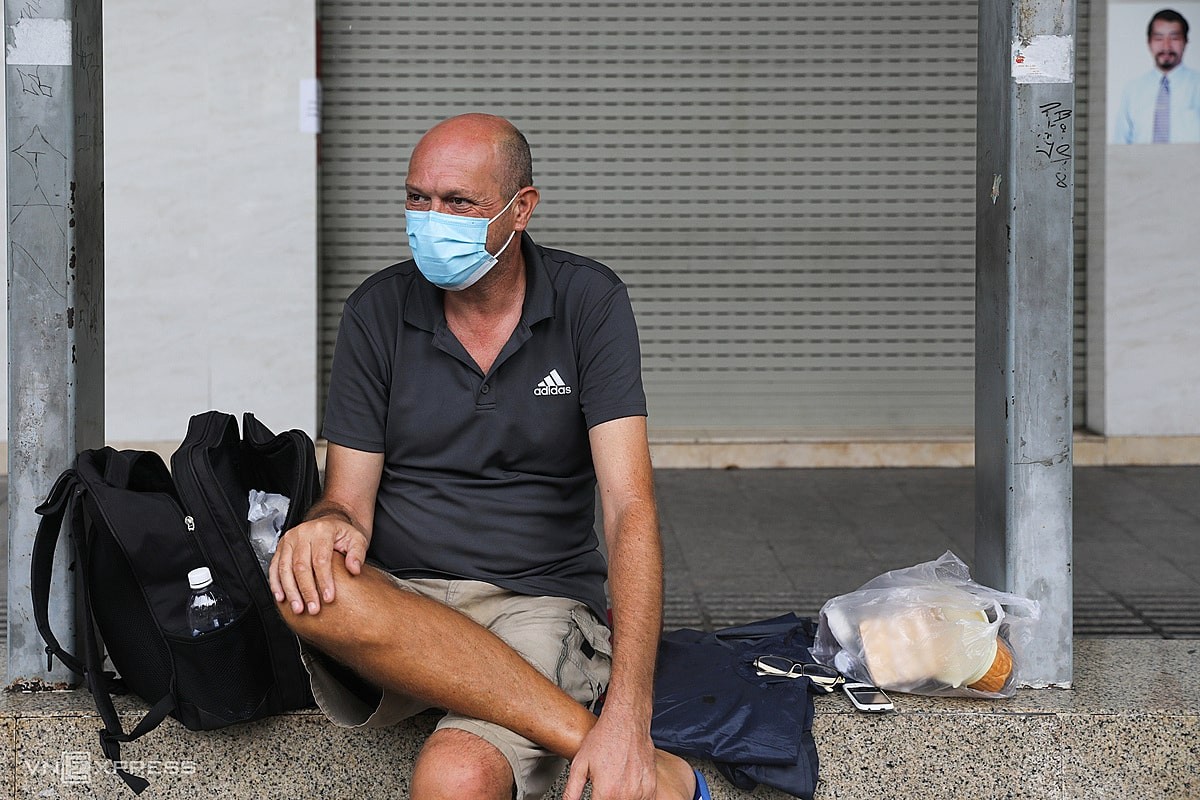 locals lend a hand to help expats survive covid 19