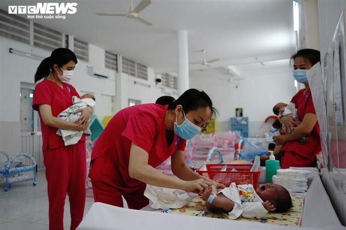 Special Attentive 'Moms' at Covid-19 Quarantine Center