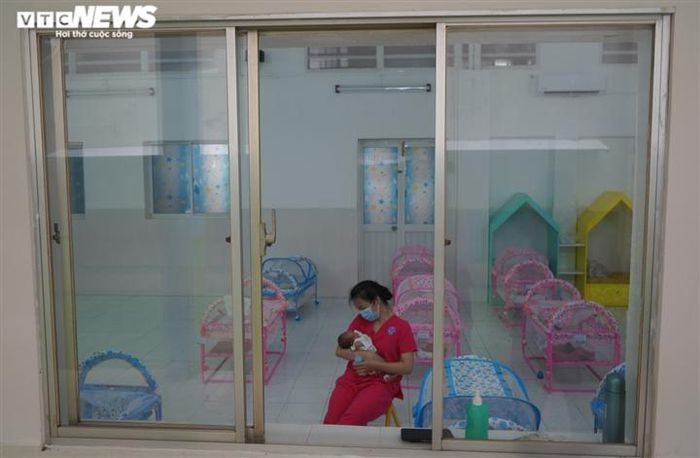 Special Attentive 'Moms' at Covid-19 Quarantine Center